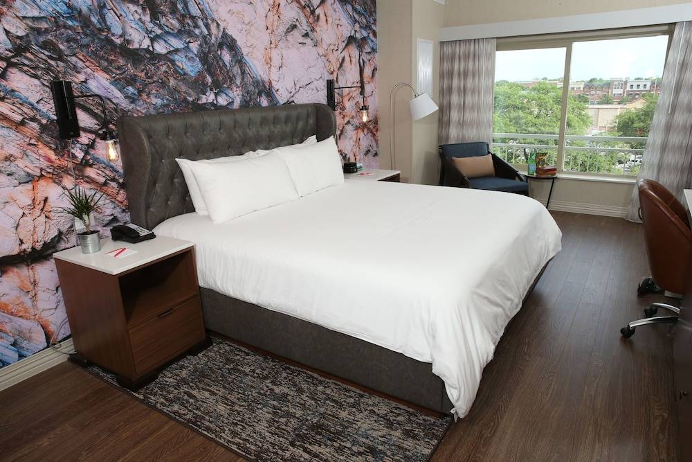 Hotel Indigo NAPERVILLE RIVERWALK by IHG 2