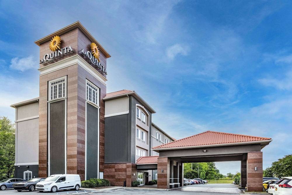 La Quinta Inn & Suites by Wyndham Norfolk 1