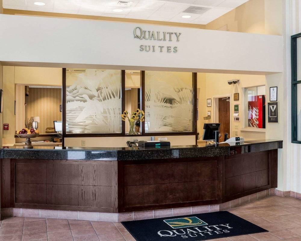 Quality Suites Lake Wright - Norfolk Airport 2