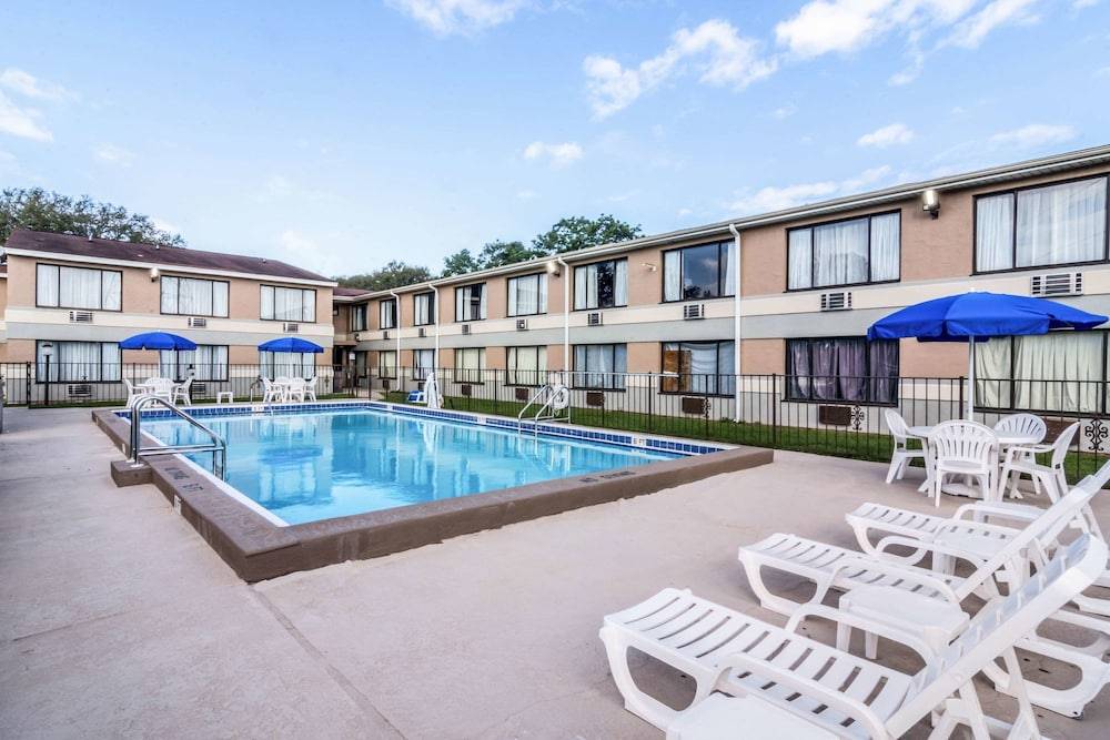 Quality Inn Pensacola North 1
