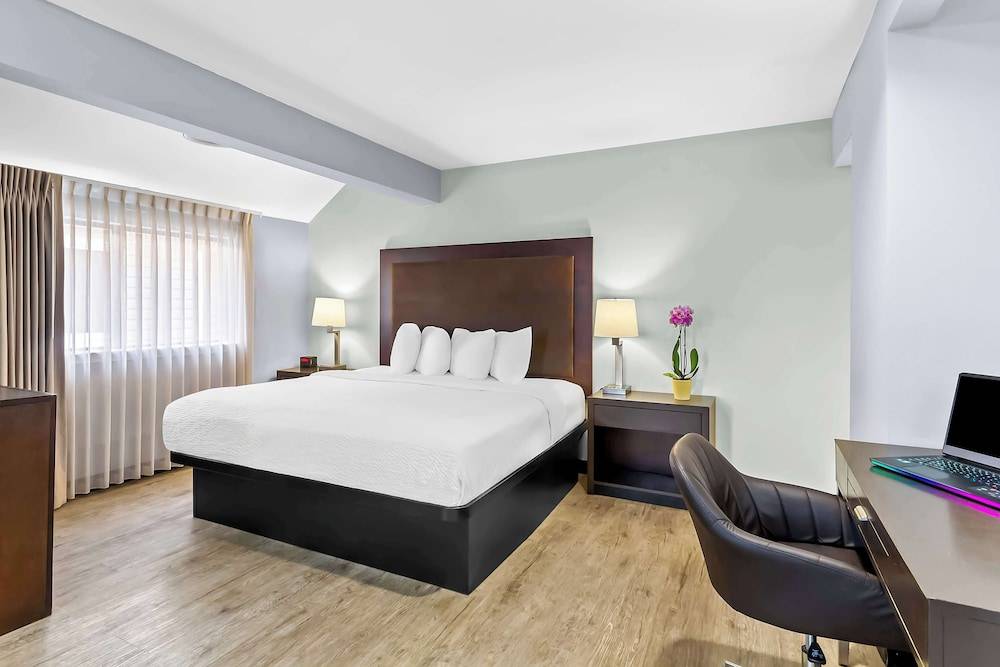 SureStay Studio by Best Western Pensacola 1