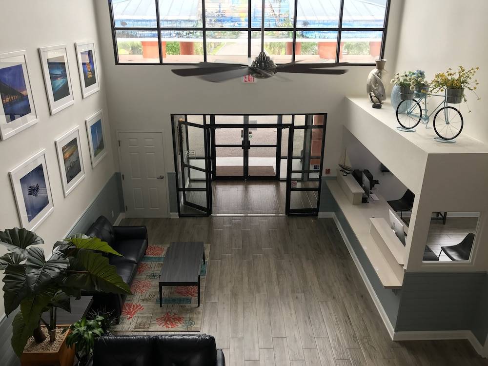 Hotel Pensacola 2