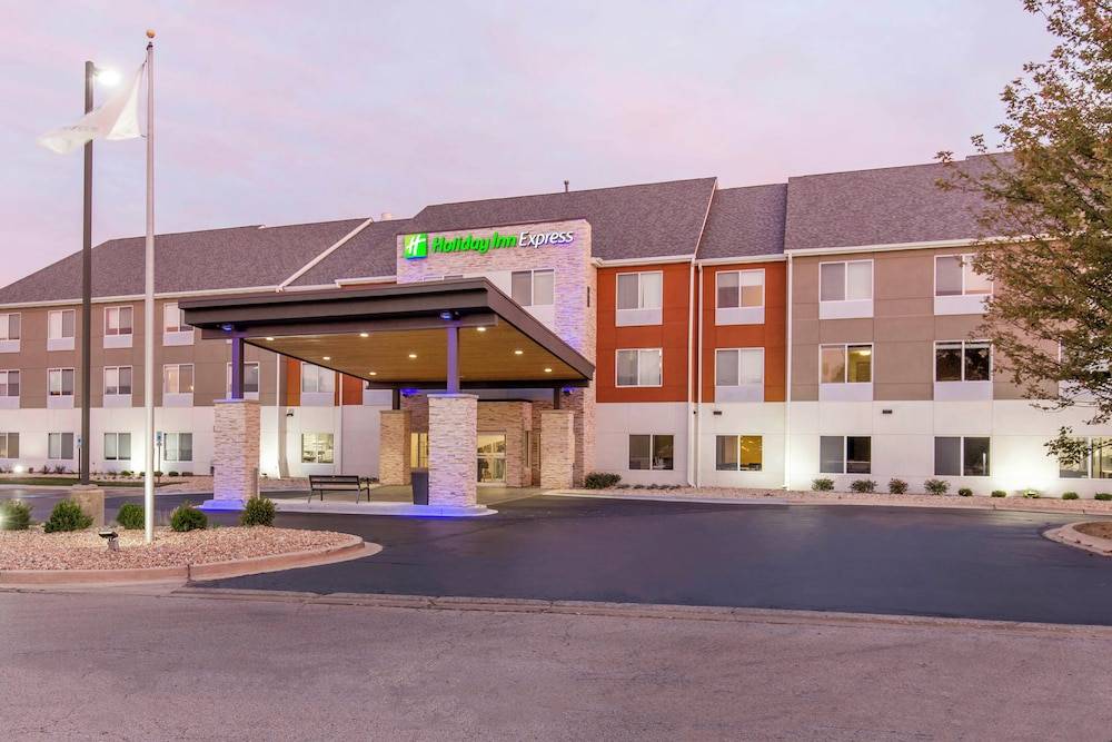 Holiday Inn Express & Suites CHICAGO WEST - ST CHARLES by IHG 1