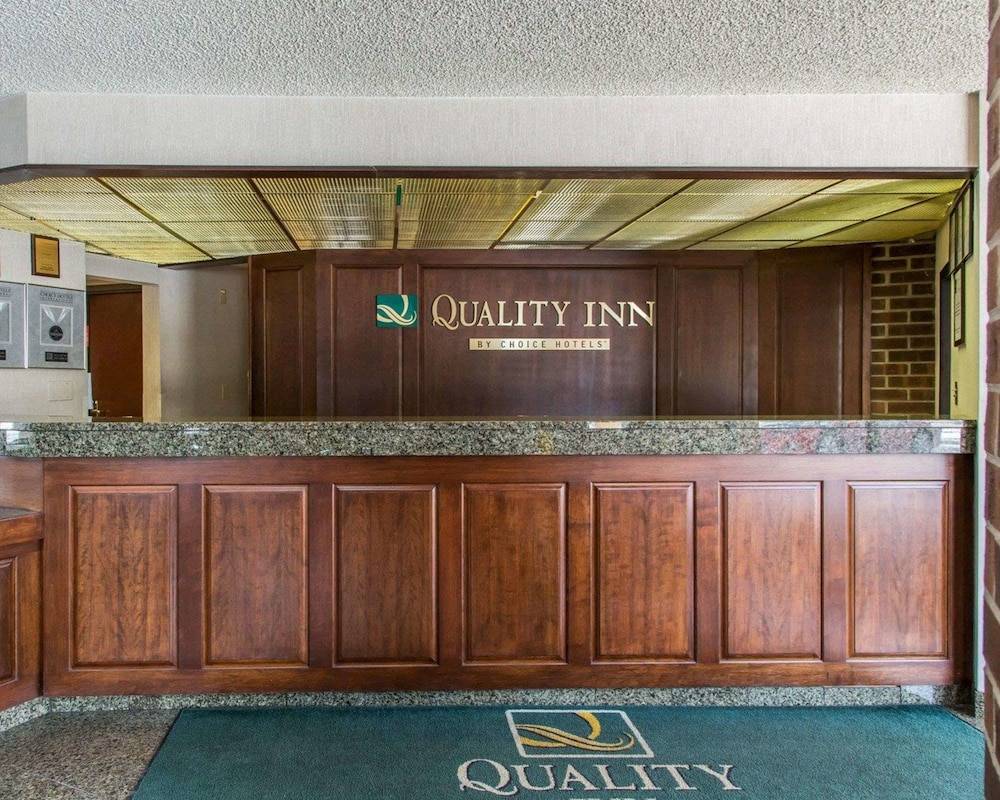Quality Inn Schaumburg - Chicago near the Mall 2