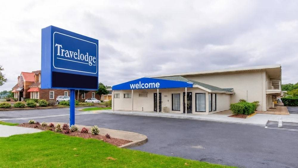 Travelodge by Wyndham Norfolk Airport 1