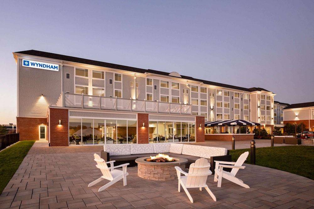Wyndham Newport Hotel 1