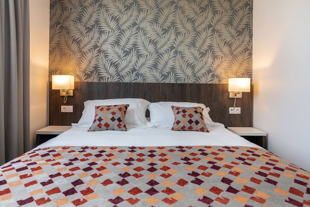 Brit Hotel Ploermel - Hotel de l'Hippodrome 2