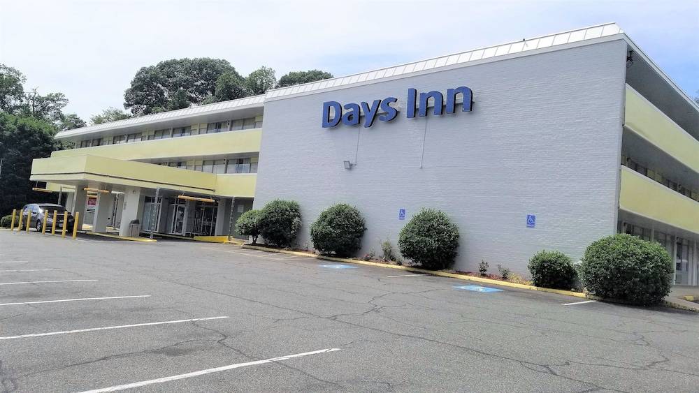 Days Inn by Wyndham Alexandria South 1