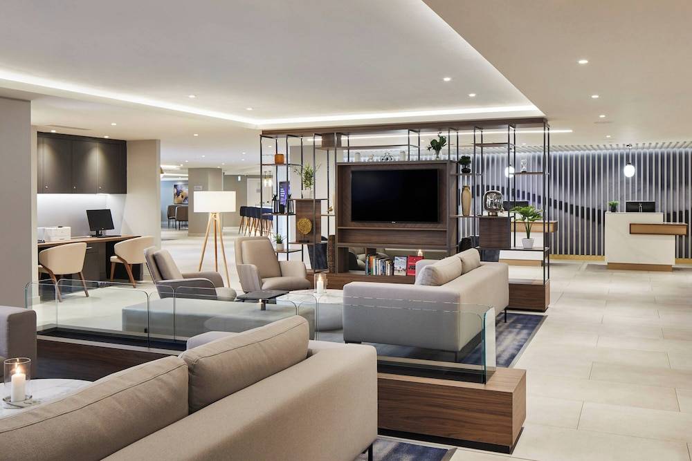 Courtyard by Marriott London Heathrow Airport 2