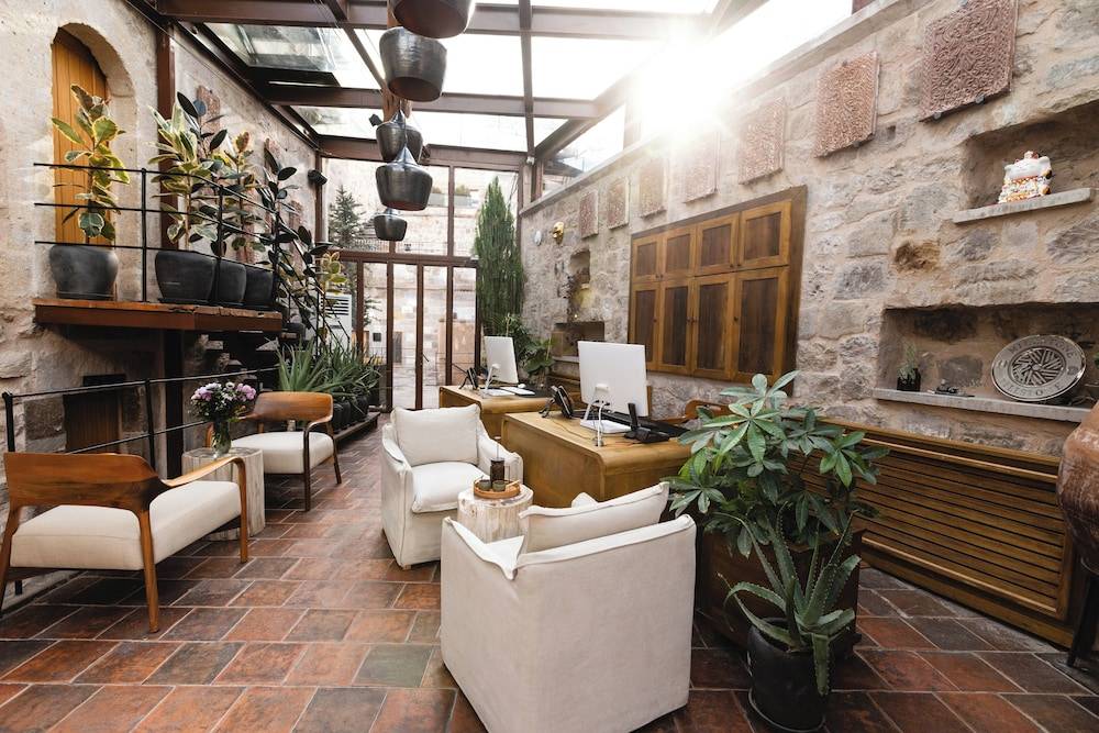 Millstone Cave Suites Hotel 2