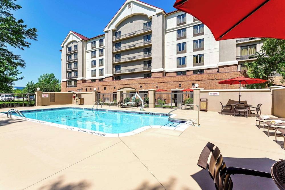 Hyatt Place Kansas City/Overland Park/Convention Center 1