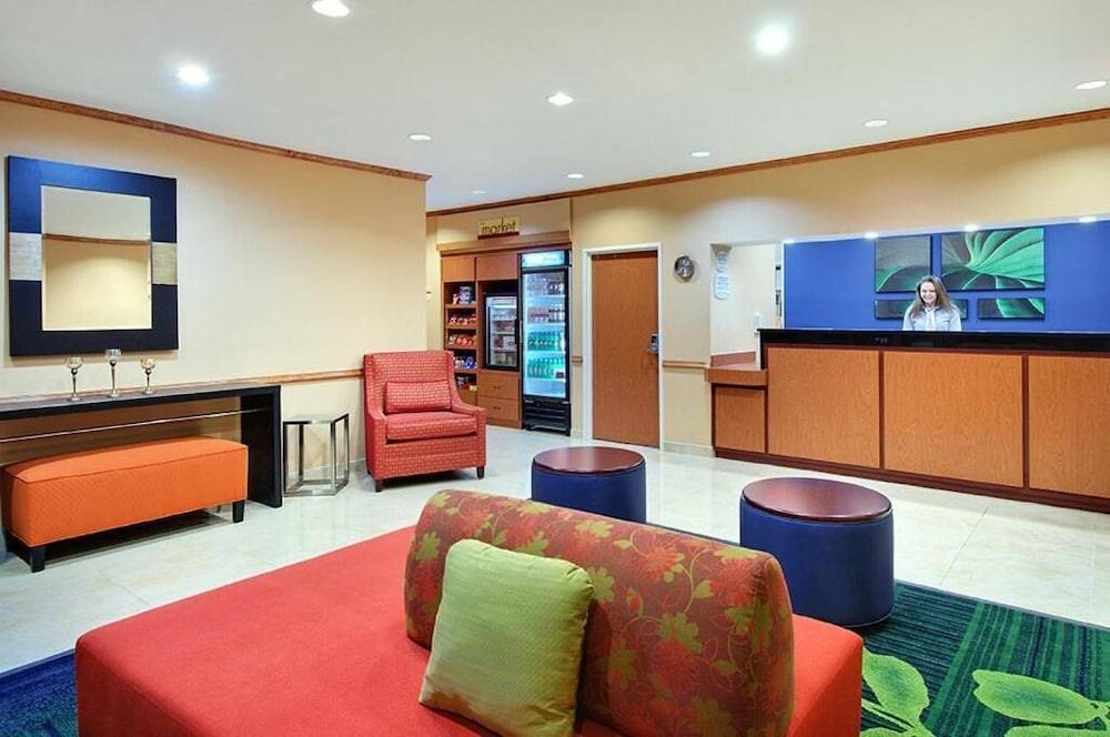 Fairfield Inn and Suites by Marriott Tampa North 2