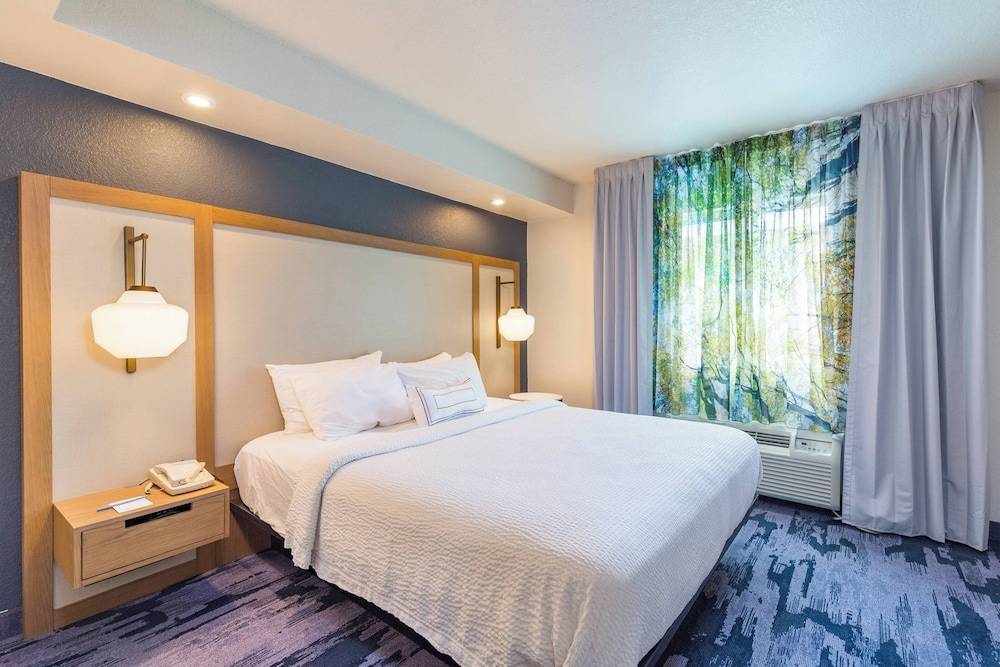 Fairfield Inn and Suites by Marriott Tampa North 1
