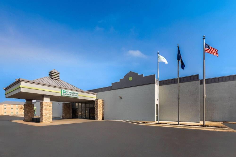 Wyndham Garden Detroit Metro Airport 1