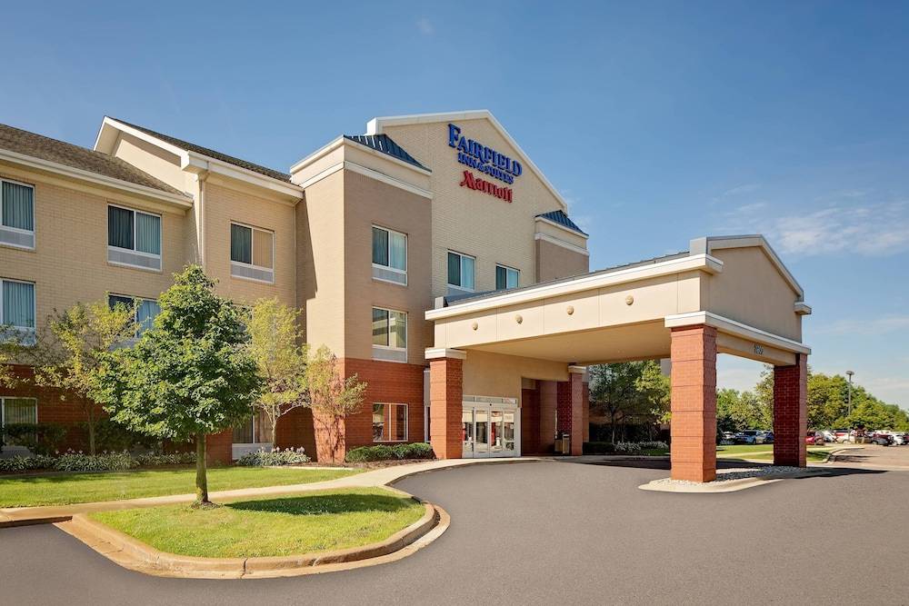 Fairfield Inn & Suites by Marriott Detroit Metro Airport Romulus 1