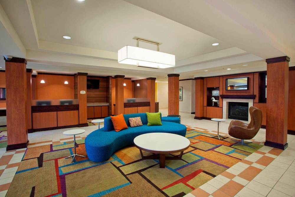 Fairfield Inn & Suites by Marriott Detroit Metro Airport Romulus 2