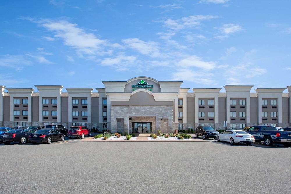 Wingate by Wyndham Detroit Metro Airport 1