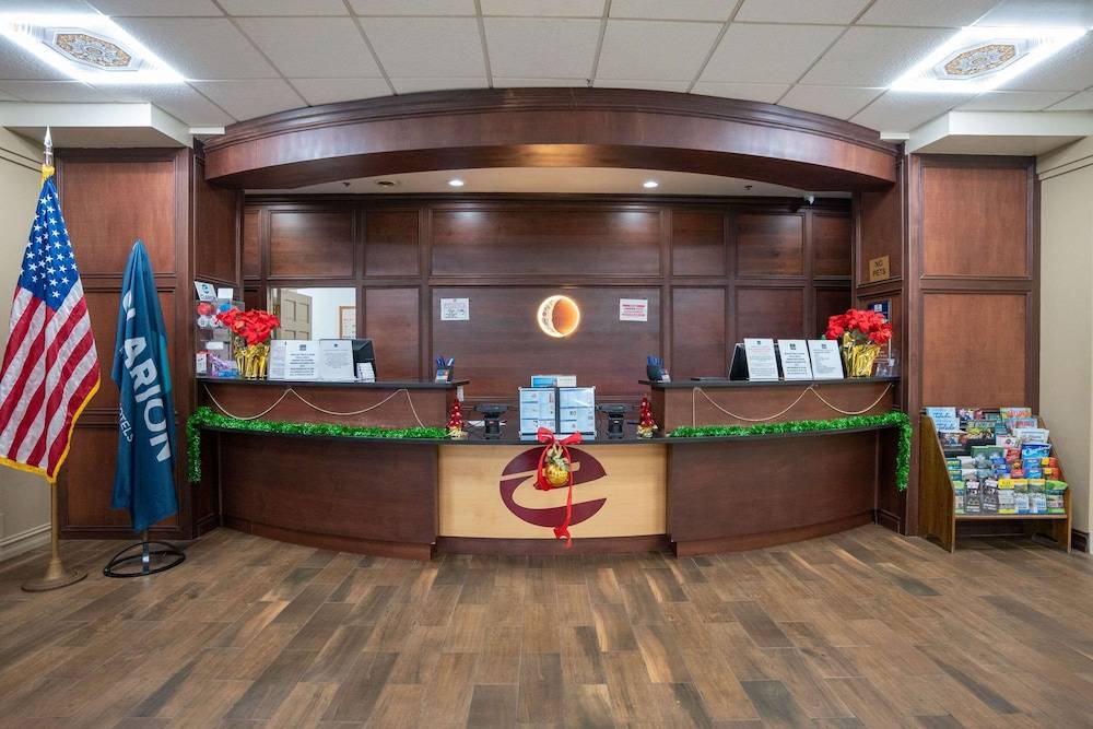 Clarion Hotel Detroit Metro Airport 1