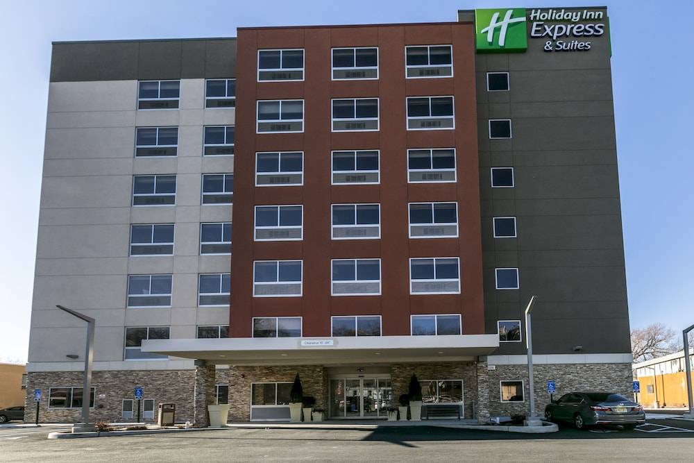 Holiday Inn Express & Suites JERSEY CITY NORTH - HOBOKEN by IHG 1