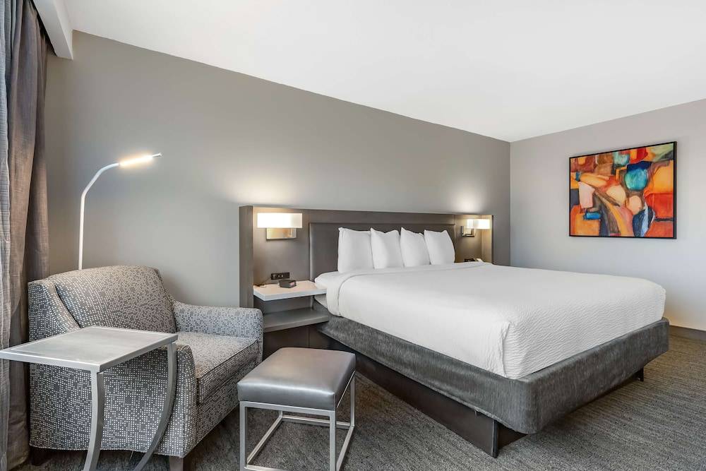 Best Western Premier Rockville Hotel & Suites 1