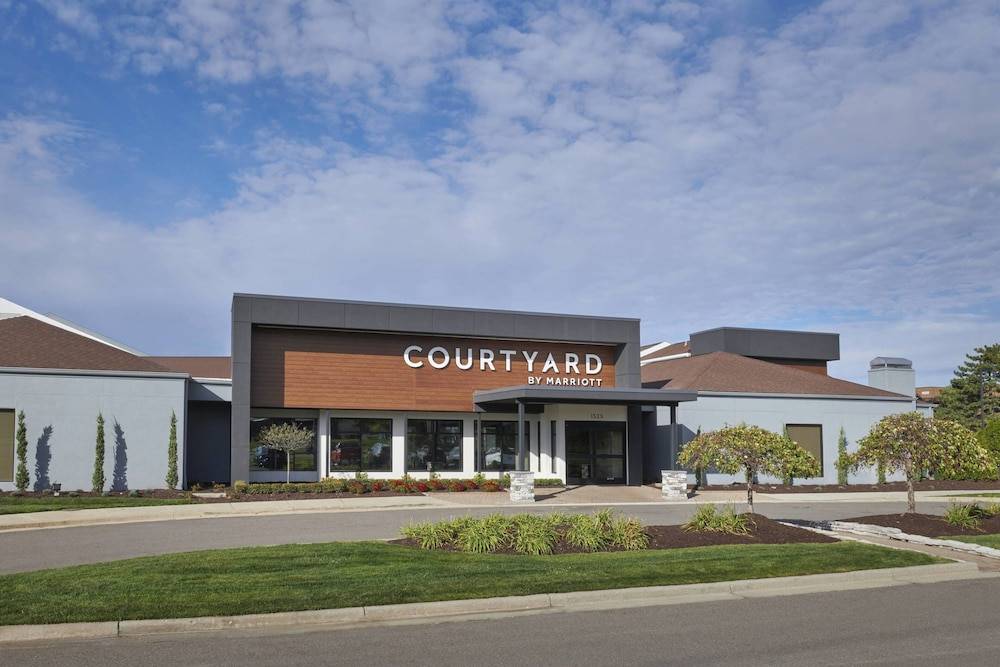 Courtyard by Marriott Detroit Troy 1