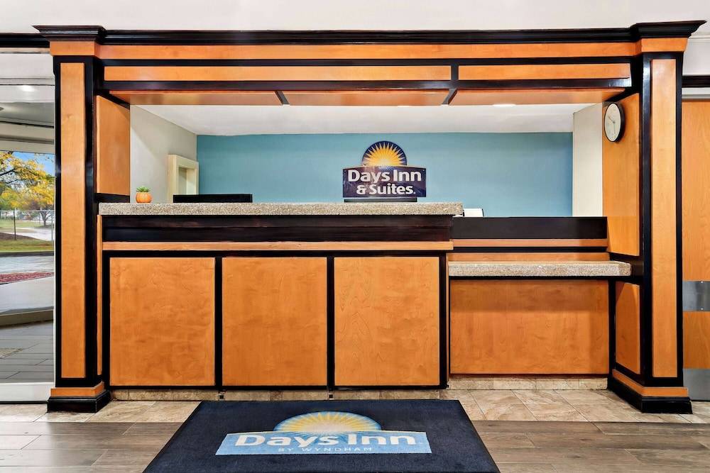 Days Inn & Suites by Wyndham Warren 2