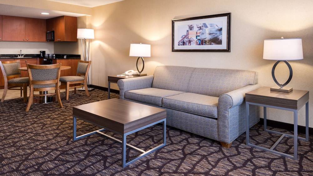 Holiday Inn & Suites WARREN by IHG 1