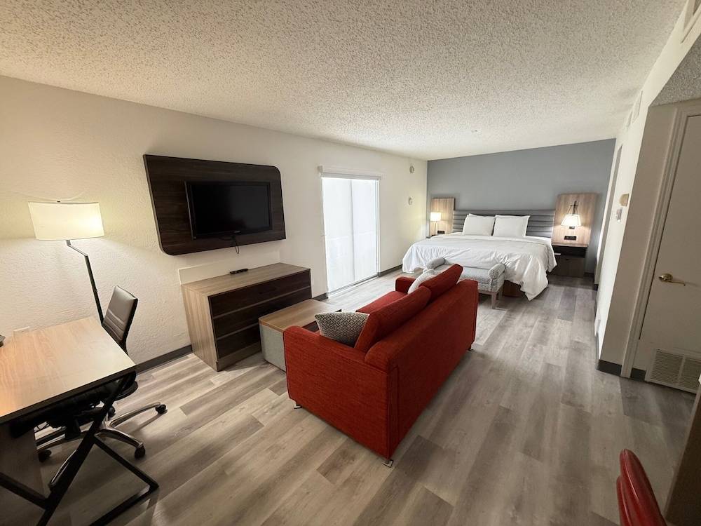 Hawthorn Suites by Wyndham Tinton Falls 1