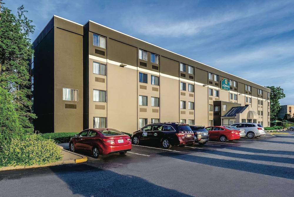 La Quinta by Wyndham Warwick Providence Airport 1