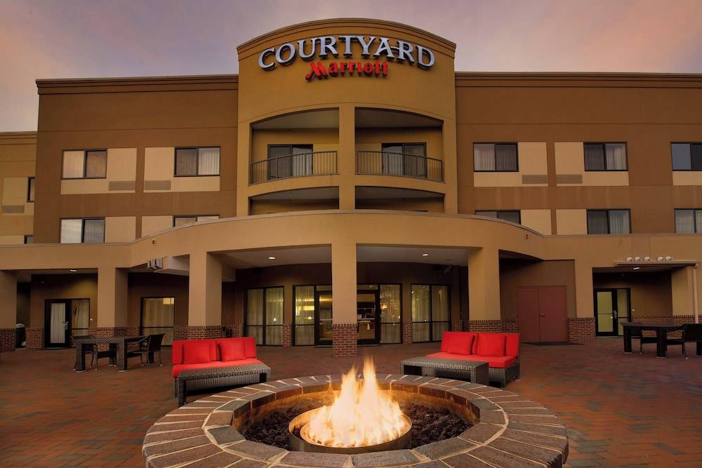 Courtyard by Marriott Waldorf 1