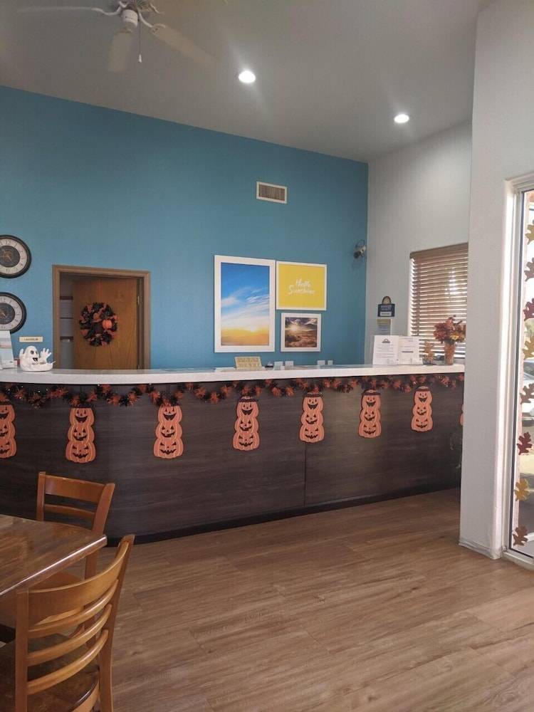 Days Inn by Wyndham Bullhead City 2