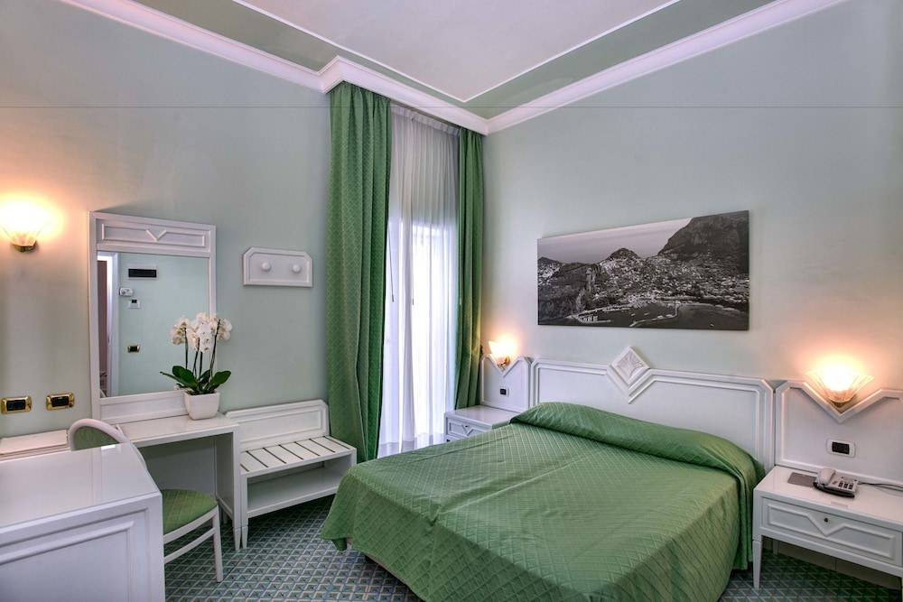 Grand Hotel Riviera 1