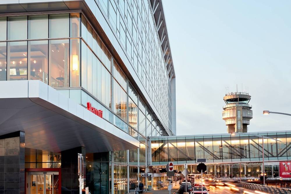 Marriott Montreal Airport In-Terminal Hotel 1