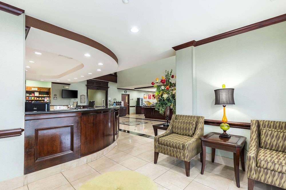 Comfort Suites Beaumont I-10 2