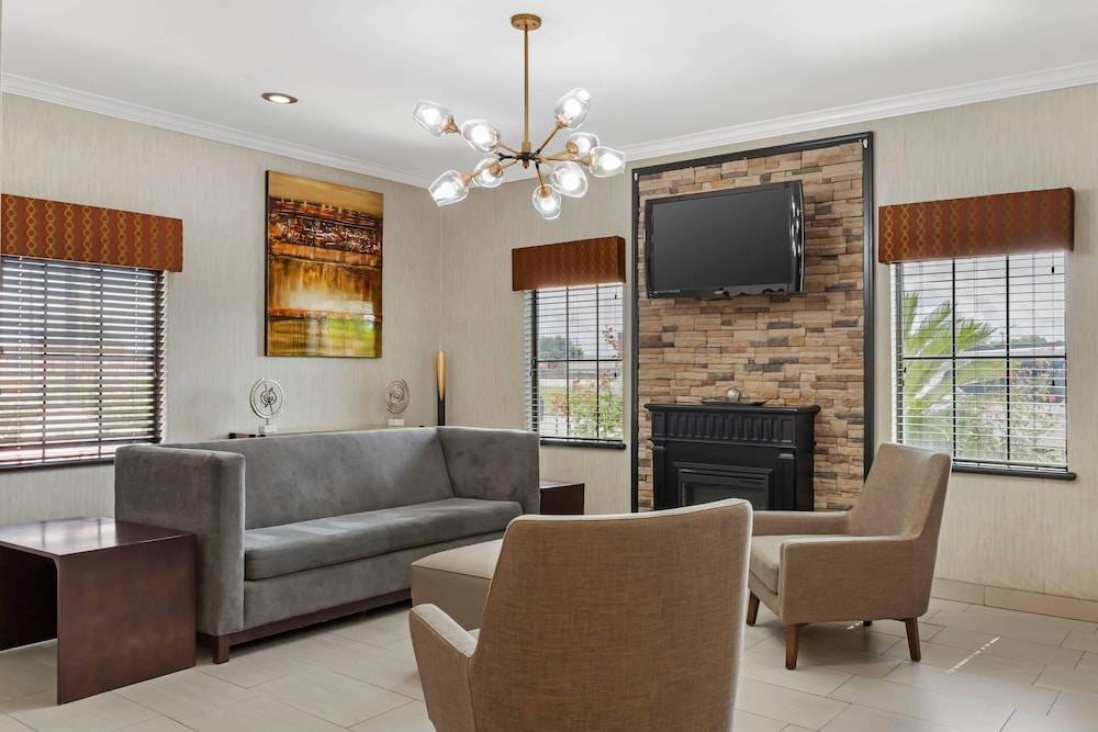 Quality Inn & Suites Beaumont 2
