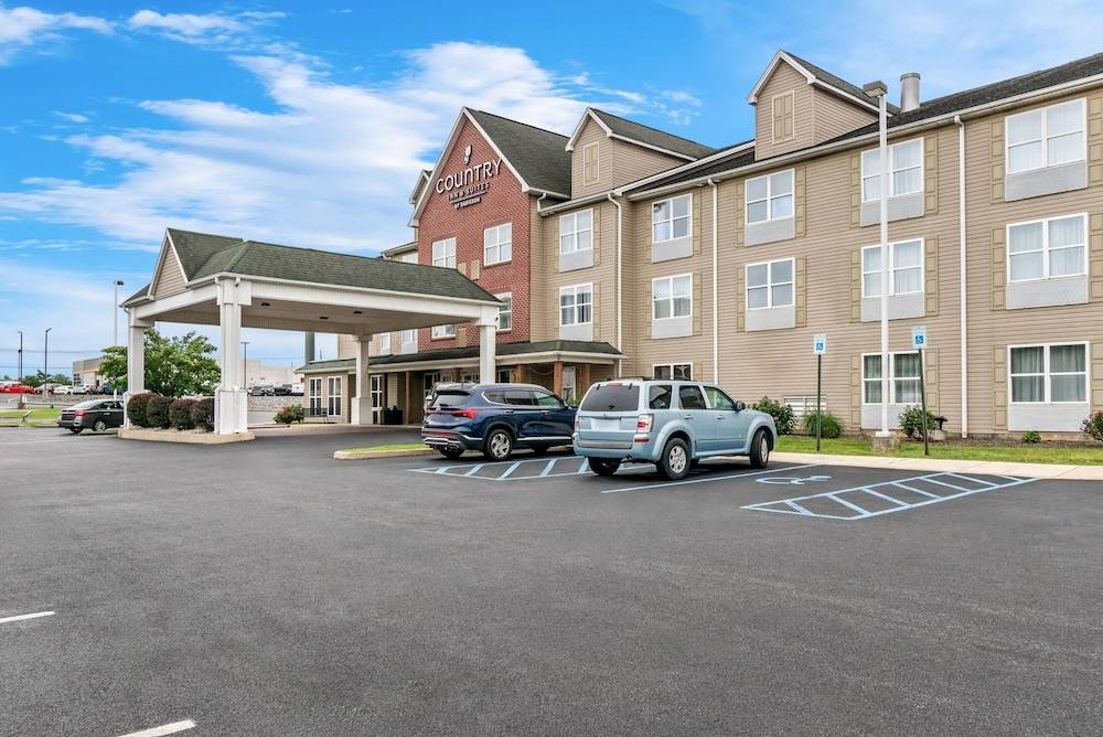 Country Inn & Suites by Radisson, Chambersburg, PA 1