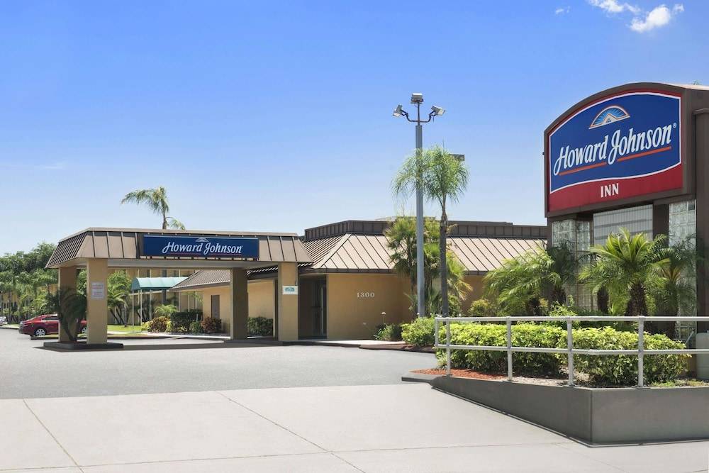 Howard Johnson by Wyndham Winter Haven FL 1