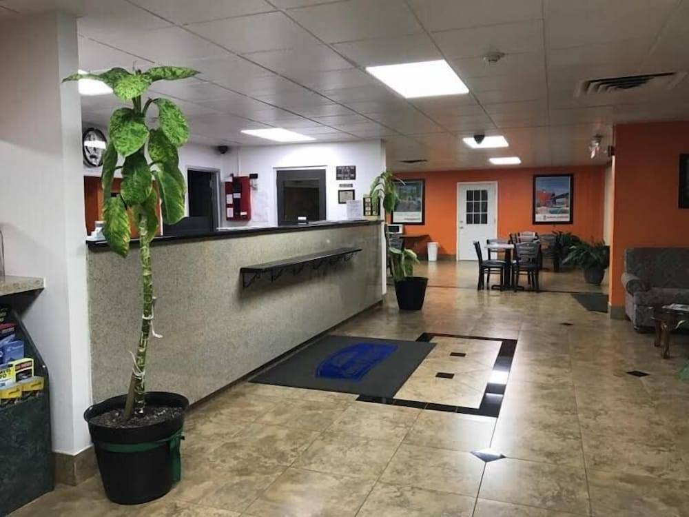 Howard Johnson by Wyndham Winter Haven FL 2