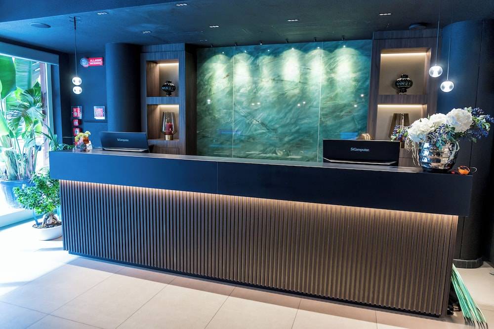 Lumia Hotel 2