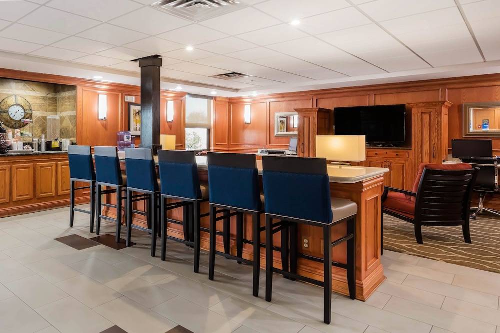 Comfort Inn & Suites Little Rock Airport 1
