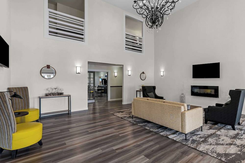 Best Western Sherwood Inn & Suites 2
