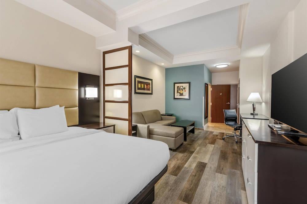 Best Western Plus JFK Inn & Suites 1