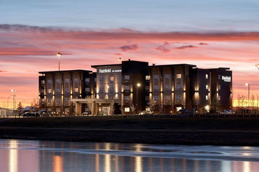 Fairfield Inn & Suites by Marriott Airdrie 1