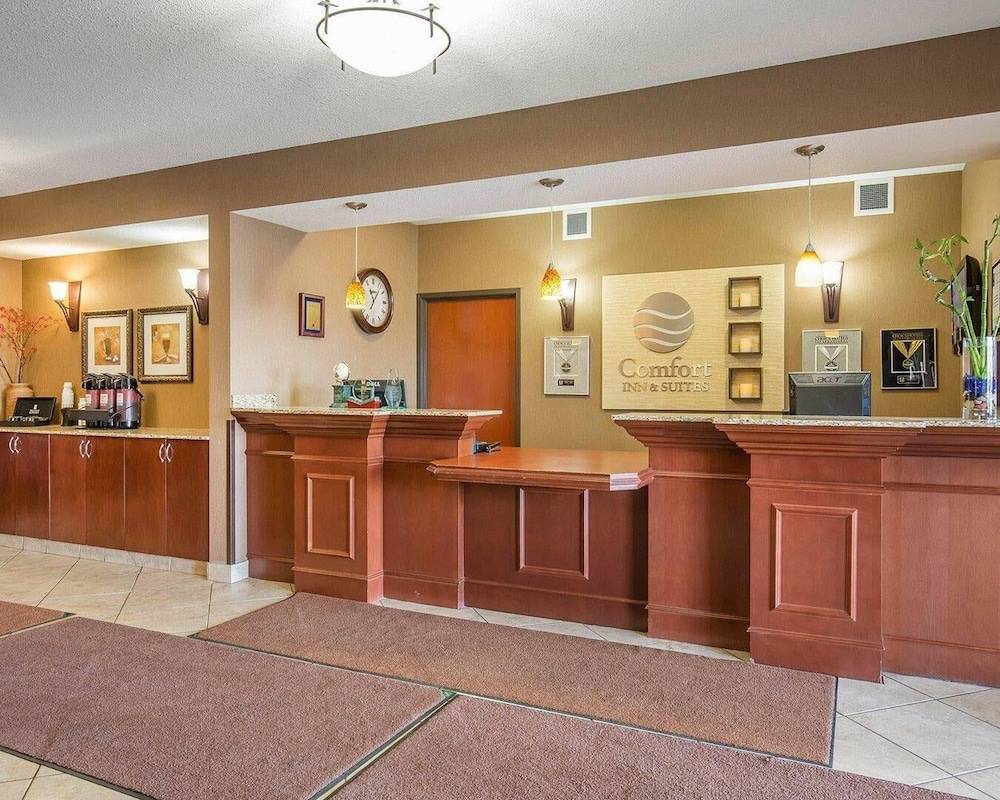 Comfort Inn & Suites 2