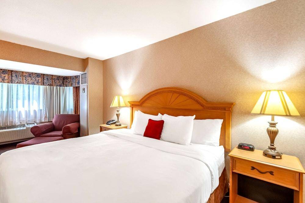 RED LION HOTEL ROSSLYN IWO JIMA 2