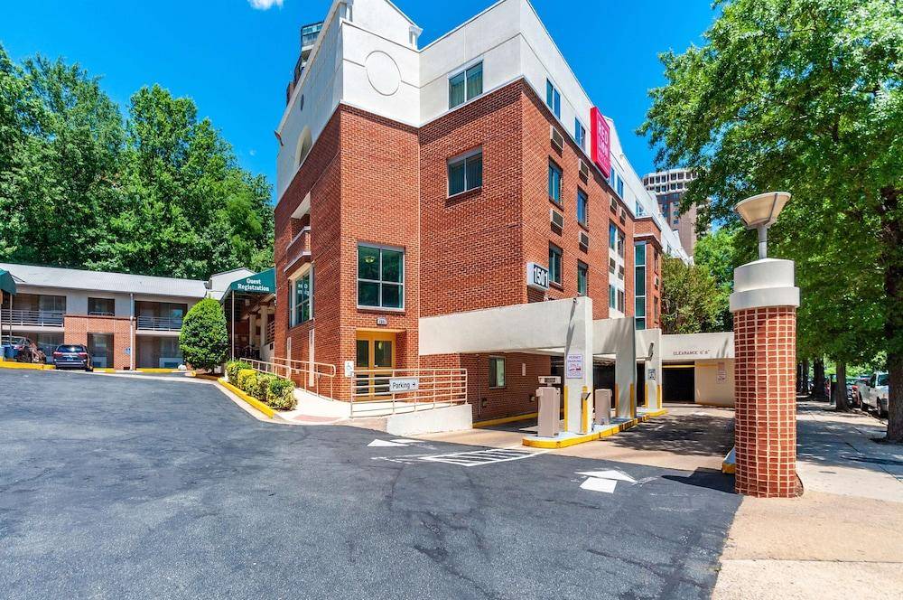 RED LION HOTEL ROSSLYN IWO JIMA 1