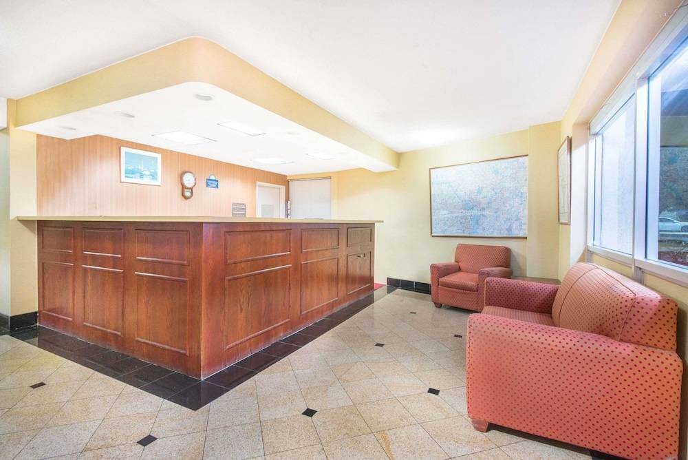 Days Inn by Wyndham Arlington Pentagon 2