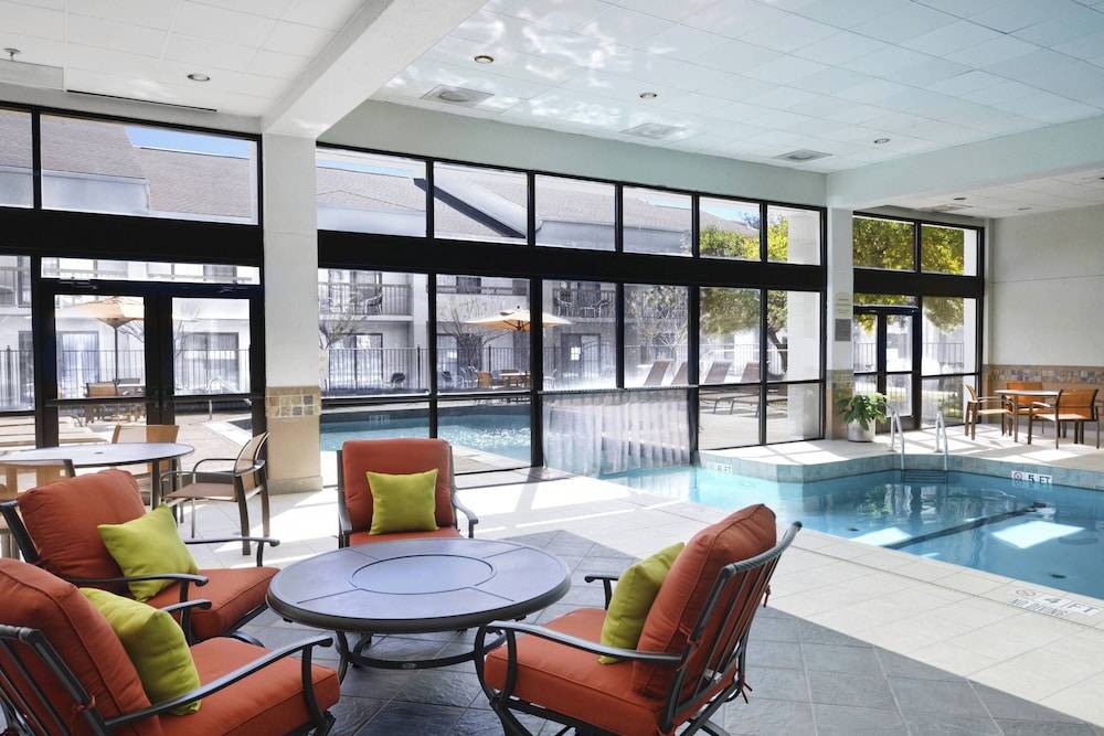 Courtyard by Marriott Dallas Arlington Entertainment District 1