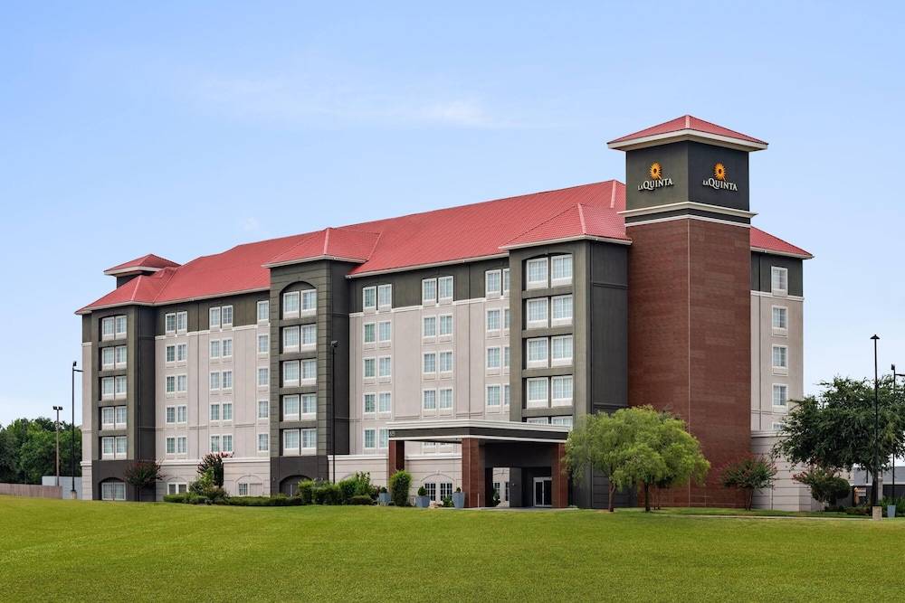La Quinta by Wyndham Arlington North 6 Flags Dr 1