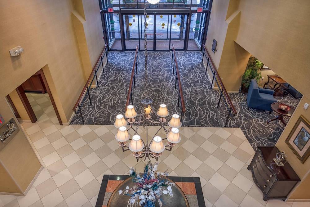 Clarion Collection Hotel Arlington Court Suites 2